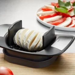 Coupe tomate et coupe mozzarella Caprese