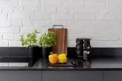 Couteau de chef noir en acier inoxydable Ace taille moyenne