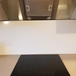 Crédence - Fond de hotte - Aluminium Blanc Signalisation RAL 9016 Brillant - H50cm x L60cm