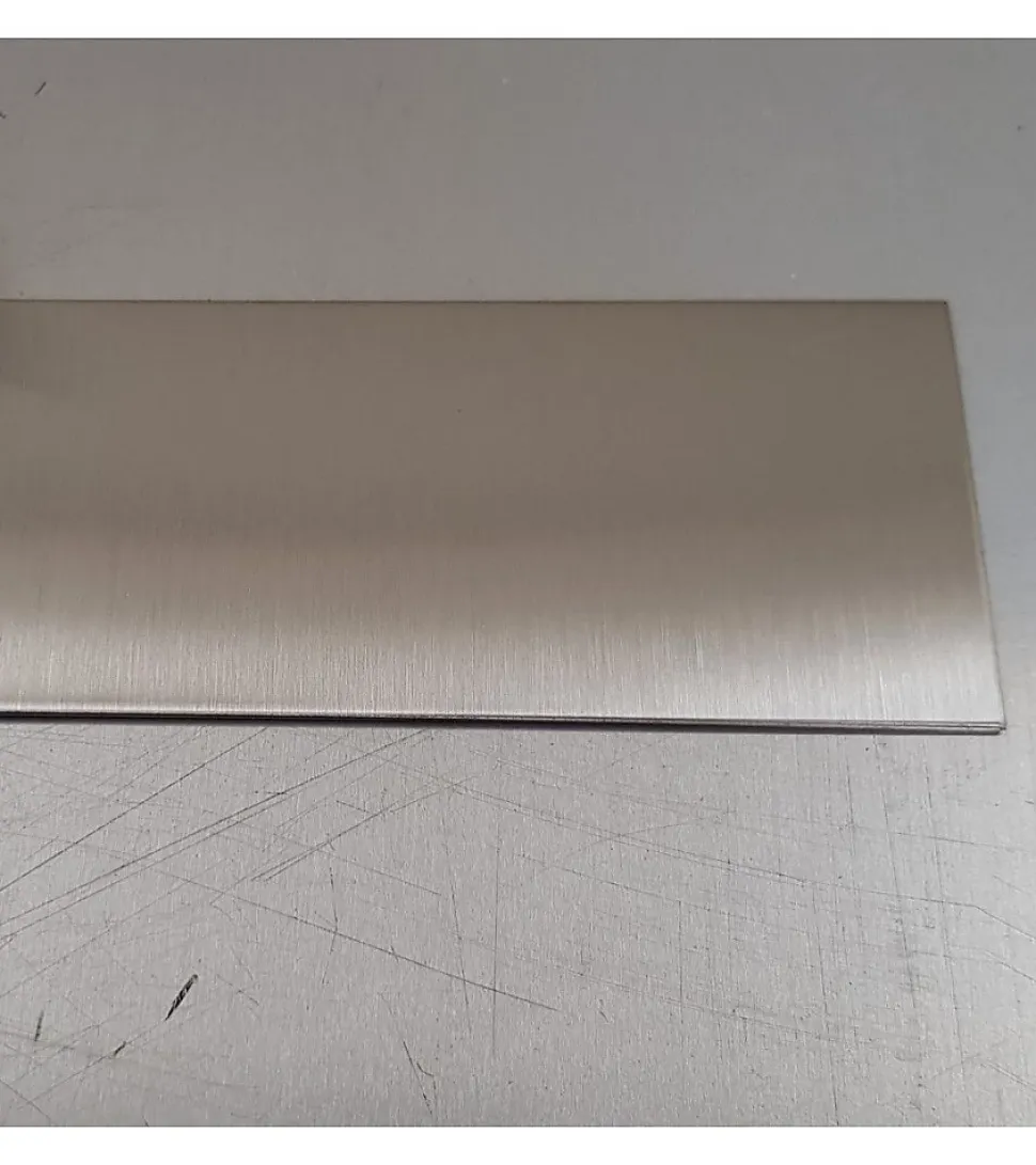 Crédence - Fond de hotte - Inox Brossé - H500mm x L700mm de 1mm