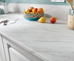 Crédence de cuisine aspect marbre blanc GoodHome Algiata l. 300 cm x H. 60 cm x Ep. 8 mm