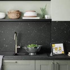 Crédence de cuisine effet pierre noir GoodHome Kala 300 x 60 cm