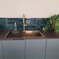 Egouttoir vaisselle pliable 43x31 en inox et silicone noir Essebagno