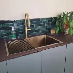 Egouttoir vaisselle pliable 43x31 en inox et silicone noir Essebagno