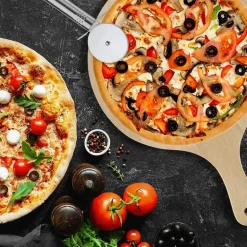 Ensemble pour pizza avec une planche à pizza ronde et une roulette à pizza Fackelmann