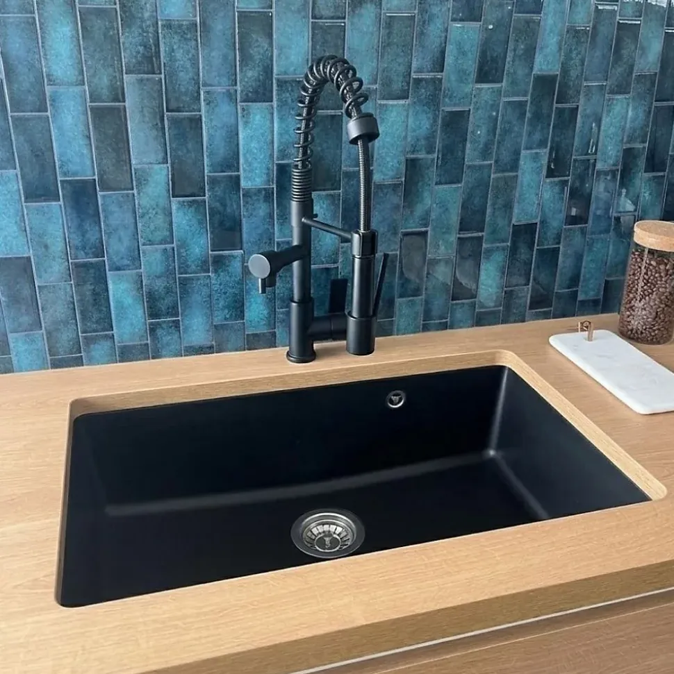 Evier 1 grande cuve seule 76x50 en résine noir Essebagno Sierra