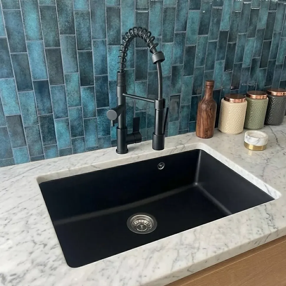 Evier 1 grande cuve seule 76x50 en résine noir Essebagno Sierra