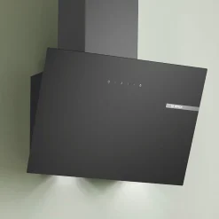 Hotte inclinée en verre noir Bosch DWK65DK60, 60 cm