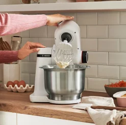 Kitchen machine Serie 2 BOSCH - Robot de cuisine - 700W - 4 vitesses + turbo - Bol mélangeur inox 3,8 L - Blender 1,25 L - Blanc