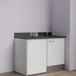 Kitchenette K08 - 120 cm - façades Blanc - Plan monobloc en quartz coloris Nero évier à droite