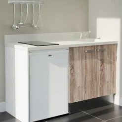 Kitchenette K17 - 140 cm - façades Bois - Plan monobloc en quartz coloris Snova évier à droite - Electroménager Blanc