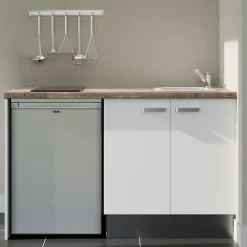 Kitchenette K17 façades Blanc - Plan de travail Bois - Crédences : Non - Evier inox - Electroménager Inox inclus