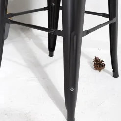 Lot de 4 tabourets de bar en métal noir mat style industriel Avec dossier Hauteur 66cm