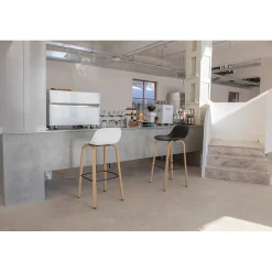 Lot de 4 tabourets de bar blancs style scandinave avec pieds effet bois en métal Hauteur 76cm