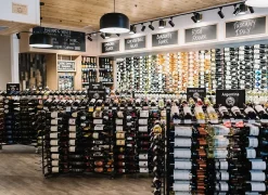 Meuble Range Bouteille Caviste. Îlot de vente 2.2m. Kit de Supports 864 bouteilles. Noir avec 2 extensions