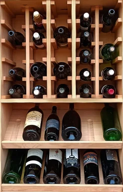 Meuble Range Bouteille de vin Série Godello en Pin Clair 42 magnums avec tablettes de présentation