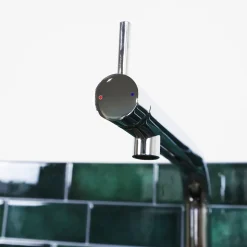 Mitigeur de cuisine argenté avec douchette Essebagno Magic