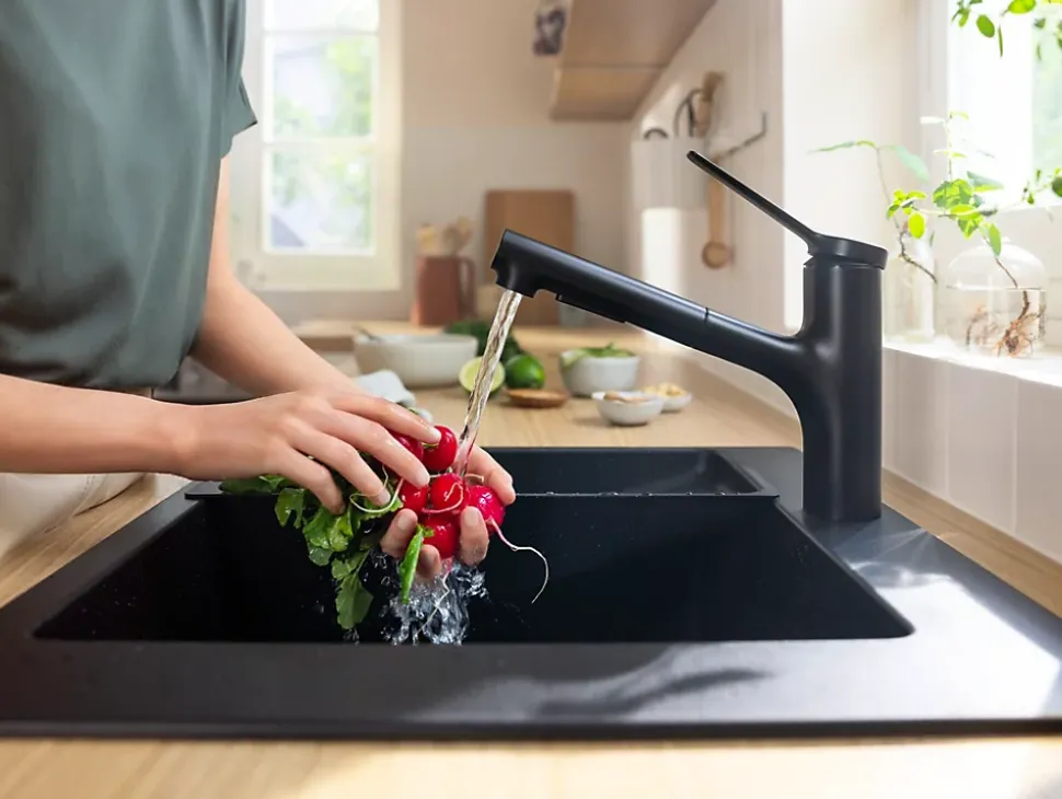 Mitigeur de cuisine avec douchette noir mat Hansgrohe Zesis M33 H. 219mm