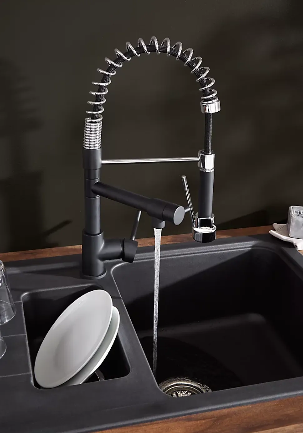 Mitigeur de cuisine avec douchette noir et chrome H.48 cm, Cooke & Lewis Bilbrough