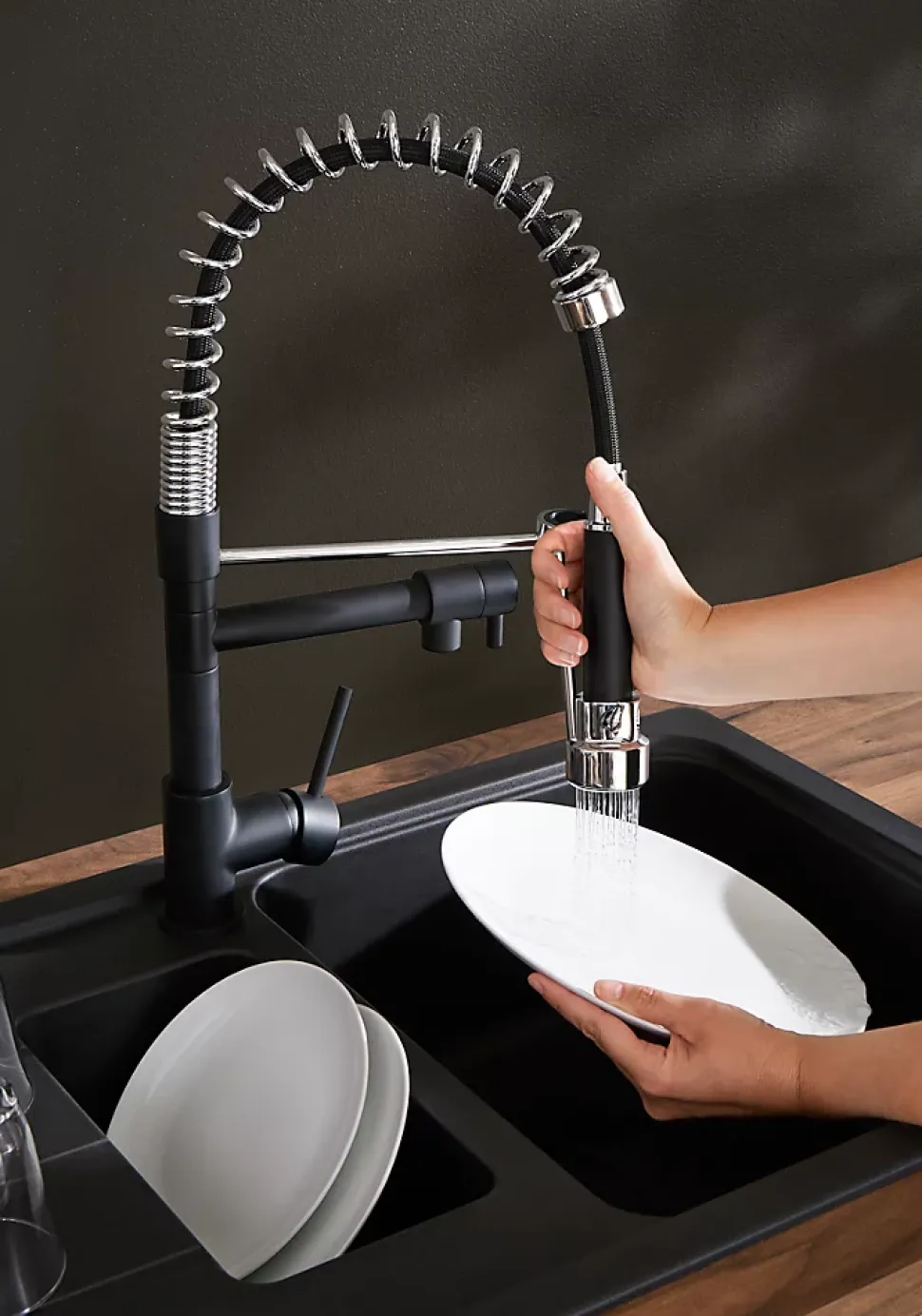 Mitigeur de cuisine avec douchette noir et chrome H.48 cm, Cooke & Lewis Bilbrough