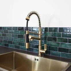 Mitigeur de cuisine doré avec douchette Essebagno Big Hotto