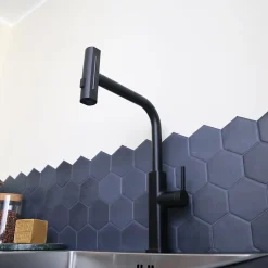 Mitigeur de cuisine noir mat cascade Essebagno Esseswitch