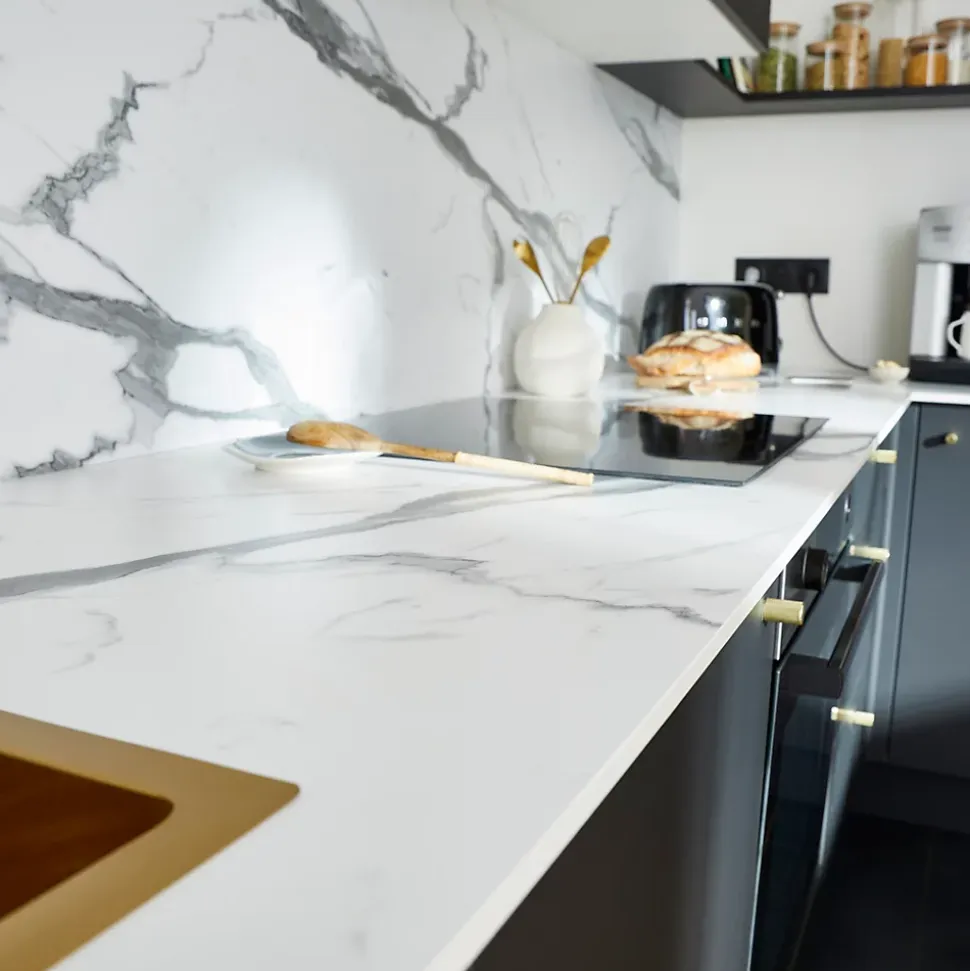 Plan de travail compact aspect marbre blanc GoodHome Nepeta L.300 x l.62 x Ép.1,2 cm