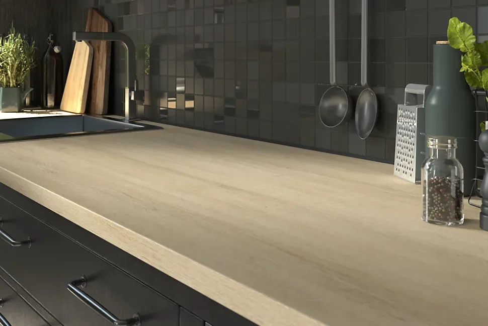 Plan de travail de cuisine effet chêne clair L. 240 x l. 63,5 x ép. 2,8 cm