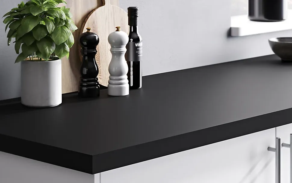Plan de travail stratifié noir mat L.300 x l.62 x ép.3,8 cm GoodHome Berberis