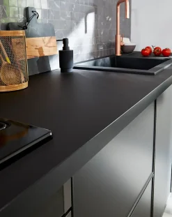 Plan de travail stratifié noir mat L.300 x l.62 x ép.3,8 cm GoodHome Berberis