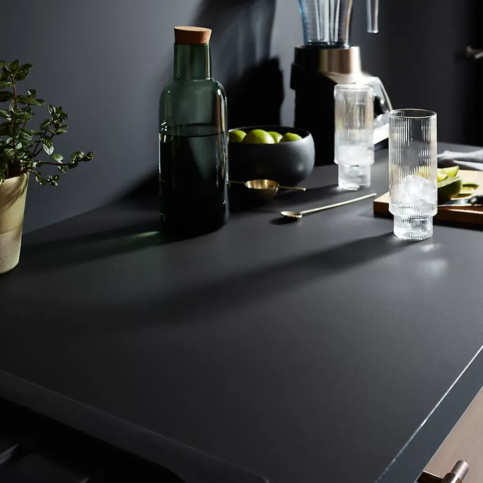 Plan de travail stratifié noir mat L.300 x l.62 x ép.3,8 cm GoodHome Berberis