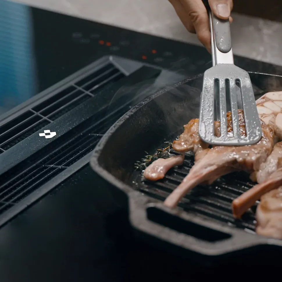 Plaque de cuisson induction avec hotte intégrée 7000W L83cm 500m3h 4 foyers booster flex zone recyclage evacuation Ciarra