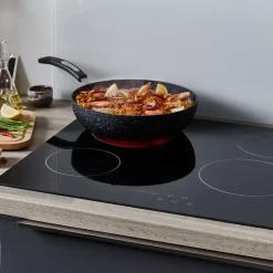 Plaque de cuisson vitrocéramique 4 foyers Cooke & Lewis coloris noir l.59 x P.52 x H.5,2 cm