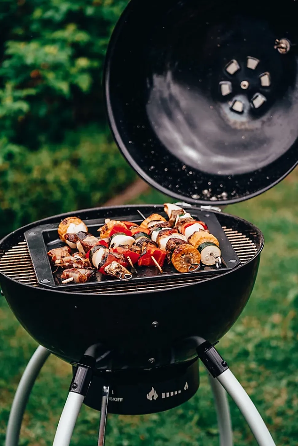 Plaque ondulée et perforée pour four et barbecue en tôle 38 x 33 cm FM Professional Barbecue