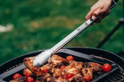 Plaque ondulée et perforée pour four et barbecue en tôle 38 x 33 cm FM Professional Barbecue