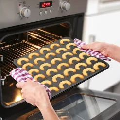 Plaque pour 30 croissants à la vanille 31 x 32 cm Zenker Special Creative