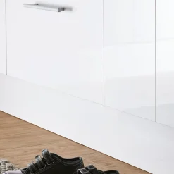 Plinthe de cuisine Goodhome Stevia et Garcinia Blanc H. 15 cm x l. 2.4 m x Ep. 16 mm