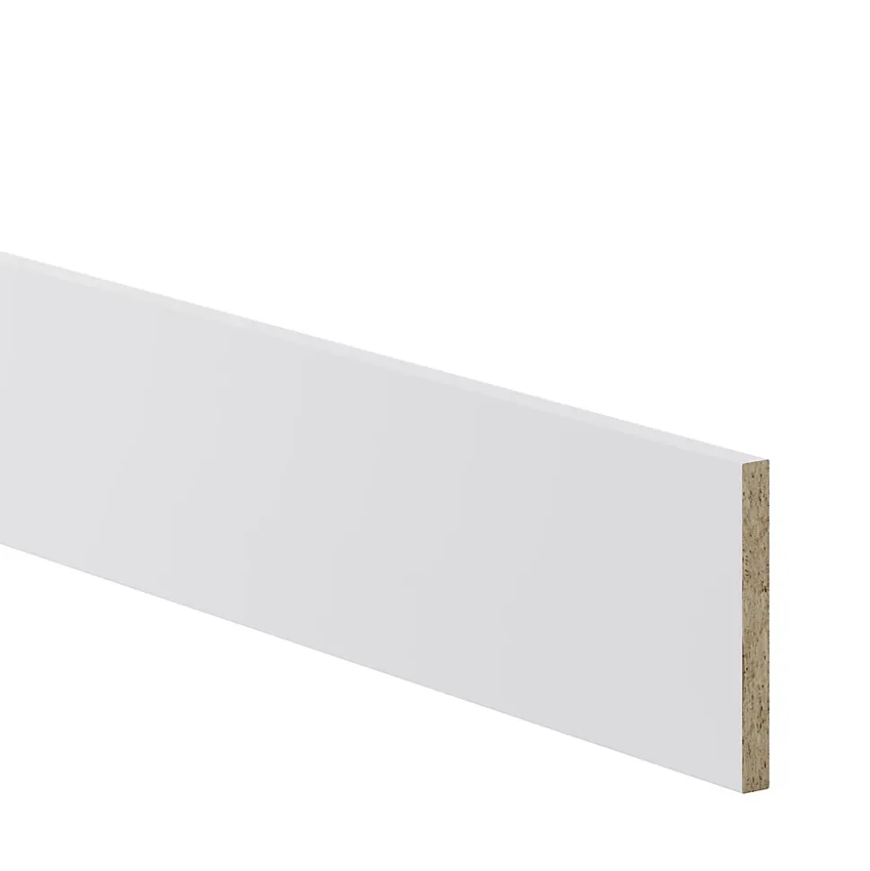 Plinthe de cuisine Goodhome Balsamita Blanc H. 15 cm x l. 2.4 m x Ep. 16 mm