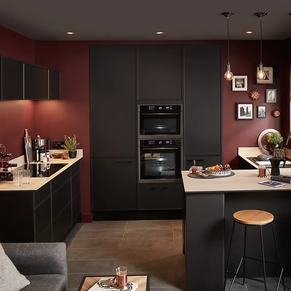 Plinthe de cuisine Goodhome Pasilla Noir H. 15 cm x l. 2.4 m x Ep. 16 mm