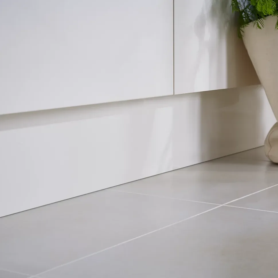 Plinthe de cuisine Goodhome Stevia et Garcinia Crème H. 15 cm x l. 2.4 m x Ep. 16 mm