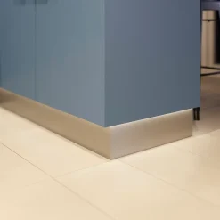 Plinthe de cuisine Goodhome Cisely Argent H. 15 cm x l. 2.4 m x Ep. 16 mm