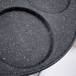 Poele Pour Oeufs en Granit Avec Quatre Trous Black Wood 26 cm