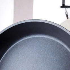 Poêle Diamant Antiadhésive 28 cm DIAMANT avec Couvercle en Verre Pour Cuisiniers Exigeants