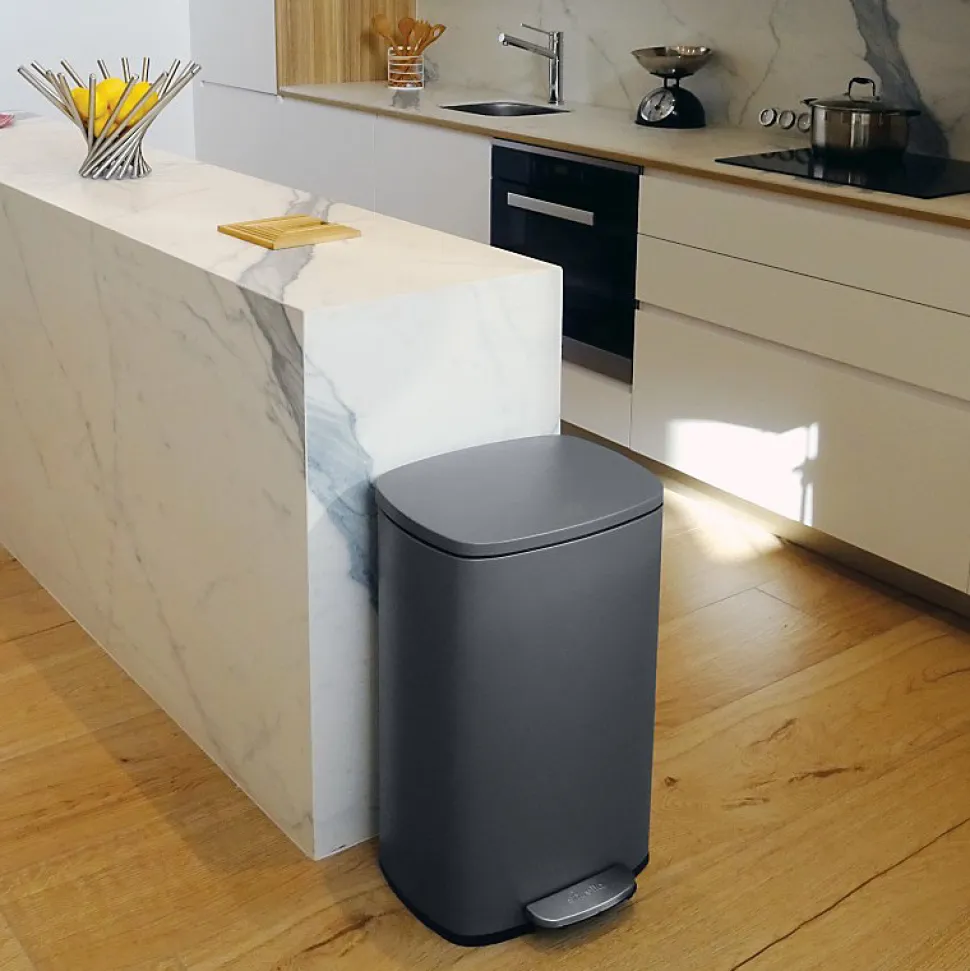 Poubelle à pédale de cuisine Acier AKIRA 30L Gris mat Spirella