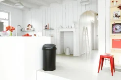 Poubelle à couvercle basculant Brabantia Touch Bin 60 L noir