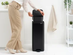 Poubelle à pédale Bo 30L noir Brabantia