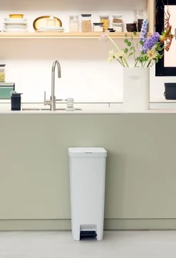 Poubelle à pédale Brabantia Stepup 40 L gris clair