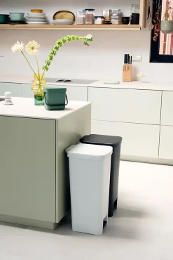 Poubelle à pédale Brabantia Stepup 40 L gris clair