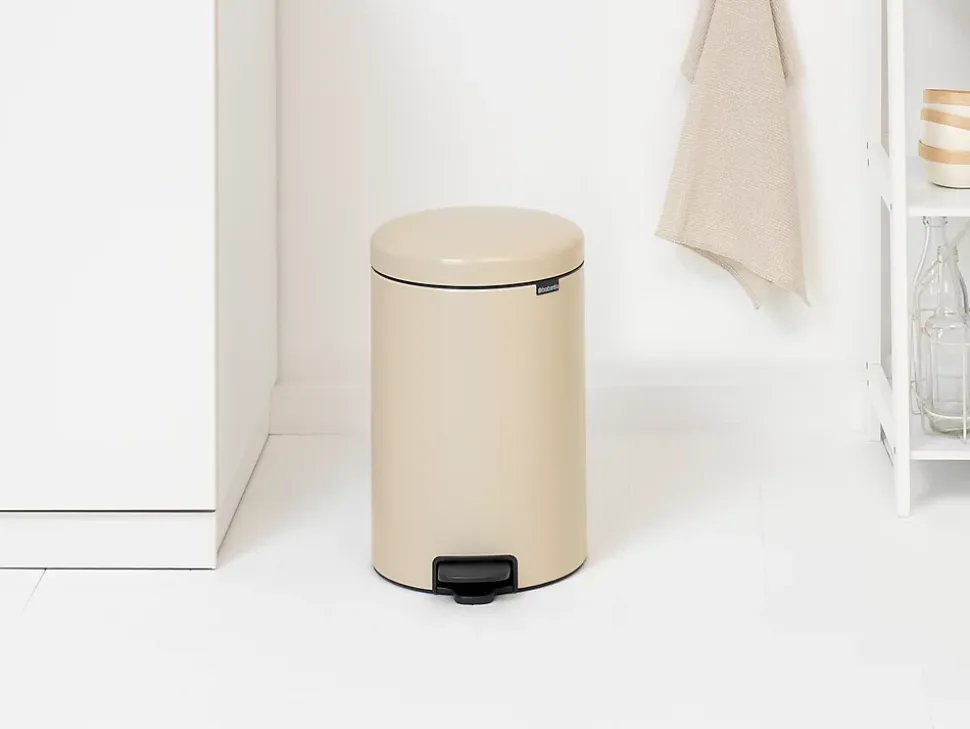 Poubelle à pédale coloris beige Brabantia NewIcon 20 L