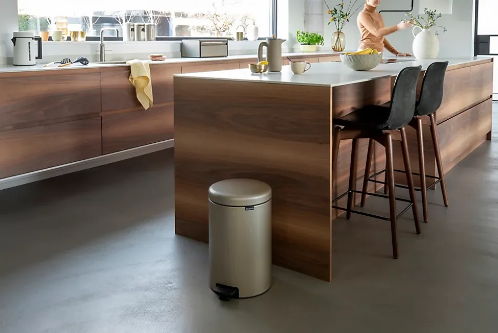 Poubelle à pédale coloris doré Brabantia NewIcon 20 L